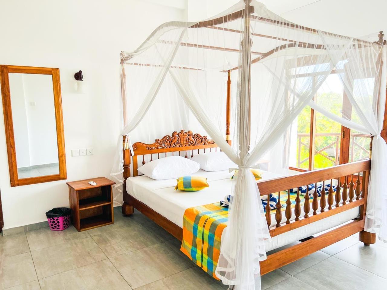 Twenty-Two Weligambay Hotel Weligama Exterior photo