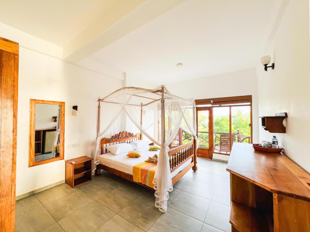 Twenty-Two Weligambay Hotel Weligama Exterior photo