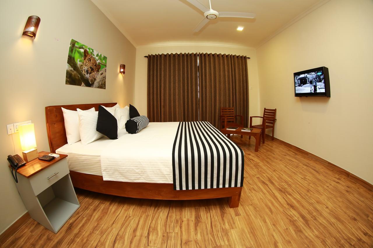 Twenty-Two Weligambay Hotel Weligama Exterior photo